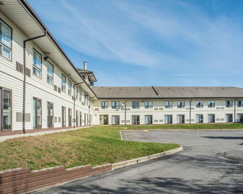 Days Inn By Wyndham Barrie Exteriér fotografie