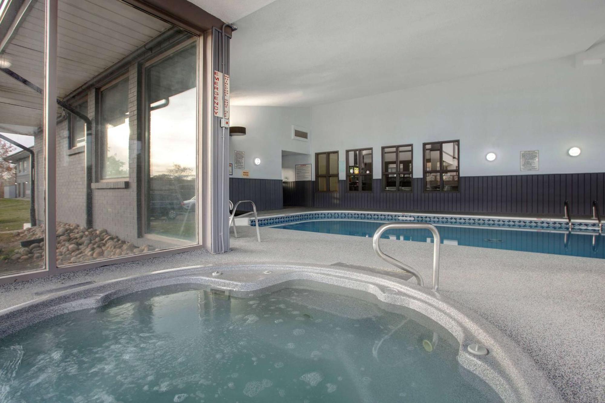 Days Inn By Wyndham Barrie Exteriér fotografie